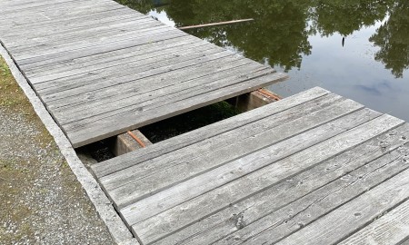Sachbeschädigung am Holzsteg im Auenpark Freyung