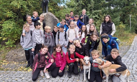 Grafenauer Realschüler erforschen lebendiges Totholz