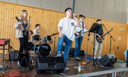 Unzählige Kleider bekamen ein neues zu Hause