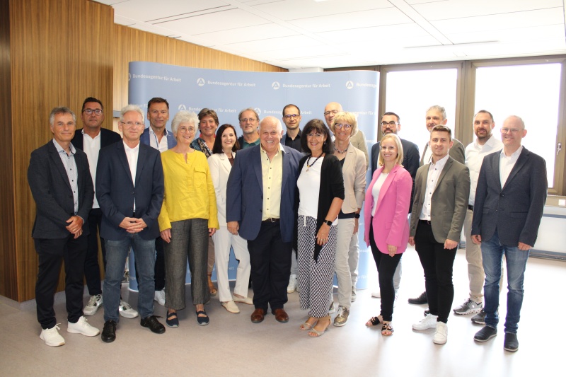 Arbeitsmarktexpertinnen und Arbeitsmarktexperten aus Niederbayern und Oberösterreich