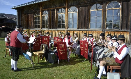 Traumhafte Herbstkulisse beim Kirchweih-Kirta im Freilichtmuseum