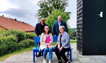 "Blaue Bank" in Freyung: Neue Anlaufstelle gegen Einsamkeit