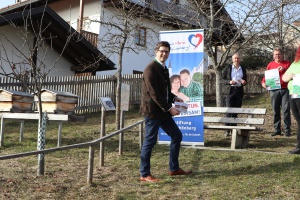 Gutes für die Bienen und die Umwelt – Schönberger Blumensamen zugunsten der Bürgerstiftung