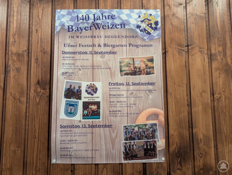 Dieses Programm kann sich sehen lassen: Drei Tage Musik, bayerische Schmankerlküche und Lebensfreude pur. Plakat mit Festprogramm 140 Jahre BayerWeizen