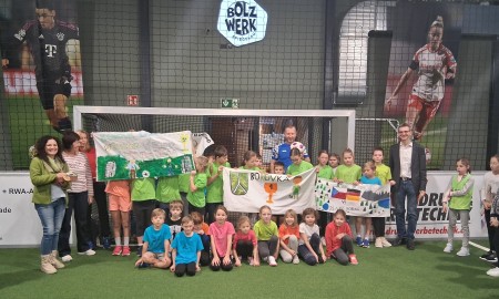 Spiel ohne Grenzen: Bayerisch-tschechisches Treffen im Bolzwerk Spiegelau