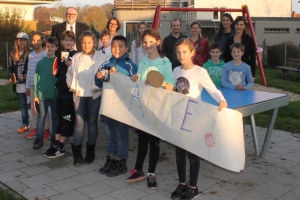 Tischtennisplatte bereichert den Spielplatz Plantage in Hacklberg