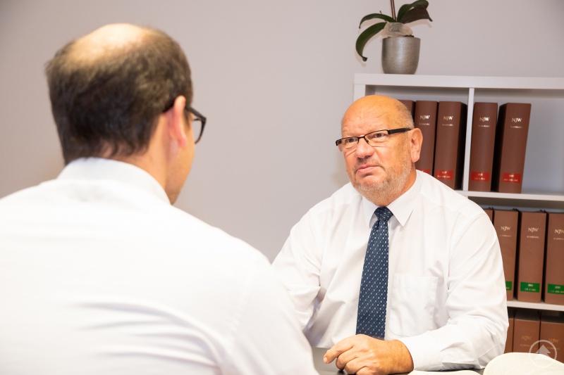 Beratung anhand des Reiserechts durch Rechtsanwalt Rüdiger Greß.