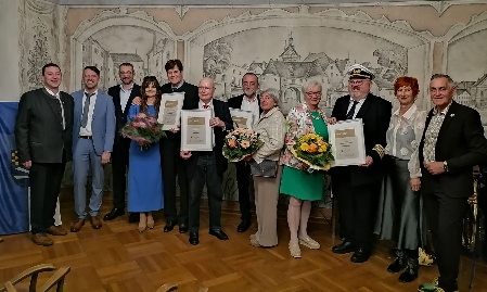 Stadt Schärding verleiht Ehrungen an Schärdinger, die Bedeutsames geleistet haben