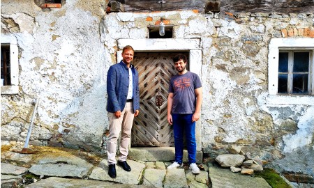 „Das Abreißen muss ein Ende haben“ – Bezirkstagspräsident Dr. Heinrich würdigt Umbauprojekt von Kreisheimatpfleger Dr. Bürger