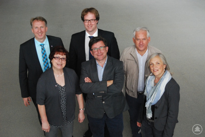 Engagieren sich für einen barrierefreien Landkreis (v. l.): Kreisbehindertenbeauftragter Helmut Plenk, Kreisseniorenbeauftragte Christine Kreuzer, Regionalmanager Stephan Lang, Architekt Markus Donhauser, Arberland-Geschäftsführer Herbert Unnasch und Tourismusförderin Susanne Wagner.