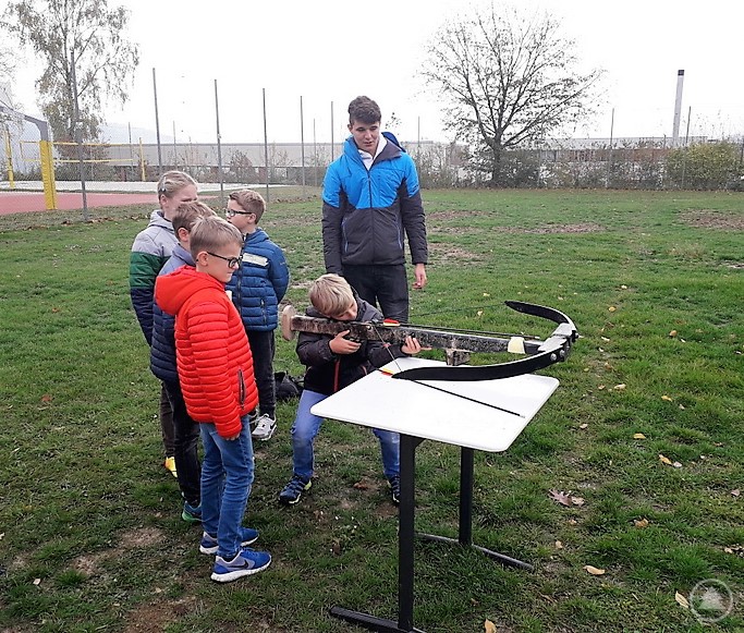Das Armbrustschießen erfreute sich am „Römischen Tag“ am Gymnasium Freyung insbesondere bei den Jungs großer Beliebtheit.