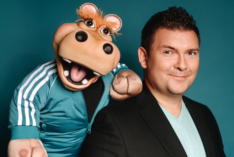 Flyer/Grafik zum Event: Sebastian Reich & Amanda mit neuem Programm „Purer Zufall“ am Freitag, 24. April 2026, Beginn: 20.00 Uhr in der ArberLandHalle Bayer. Eisenstein am Fr., 24.04.2026 ab 20:00 Uhr