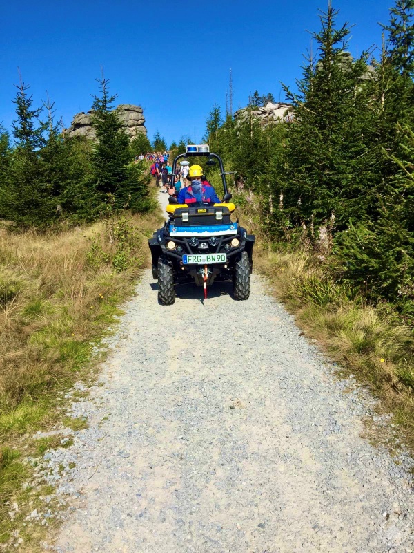 Abtransport der Patientin mittels ATV