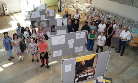 Ausstellung im Rahmen der Themenwoche „Gemeinsam aus der Einsamkeit“ im Landratsamt zu sehen -  Sehenswerte und nachdenkliche Bilder, Zeichnungen und Gedanken