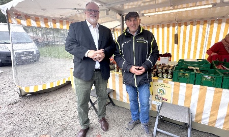 Tradition und Leidenschaft: Alois Kern ist seit  einem dreiviertel Jahrhundert auf dem  Passauer Wochenmarkt