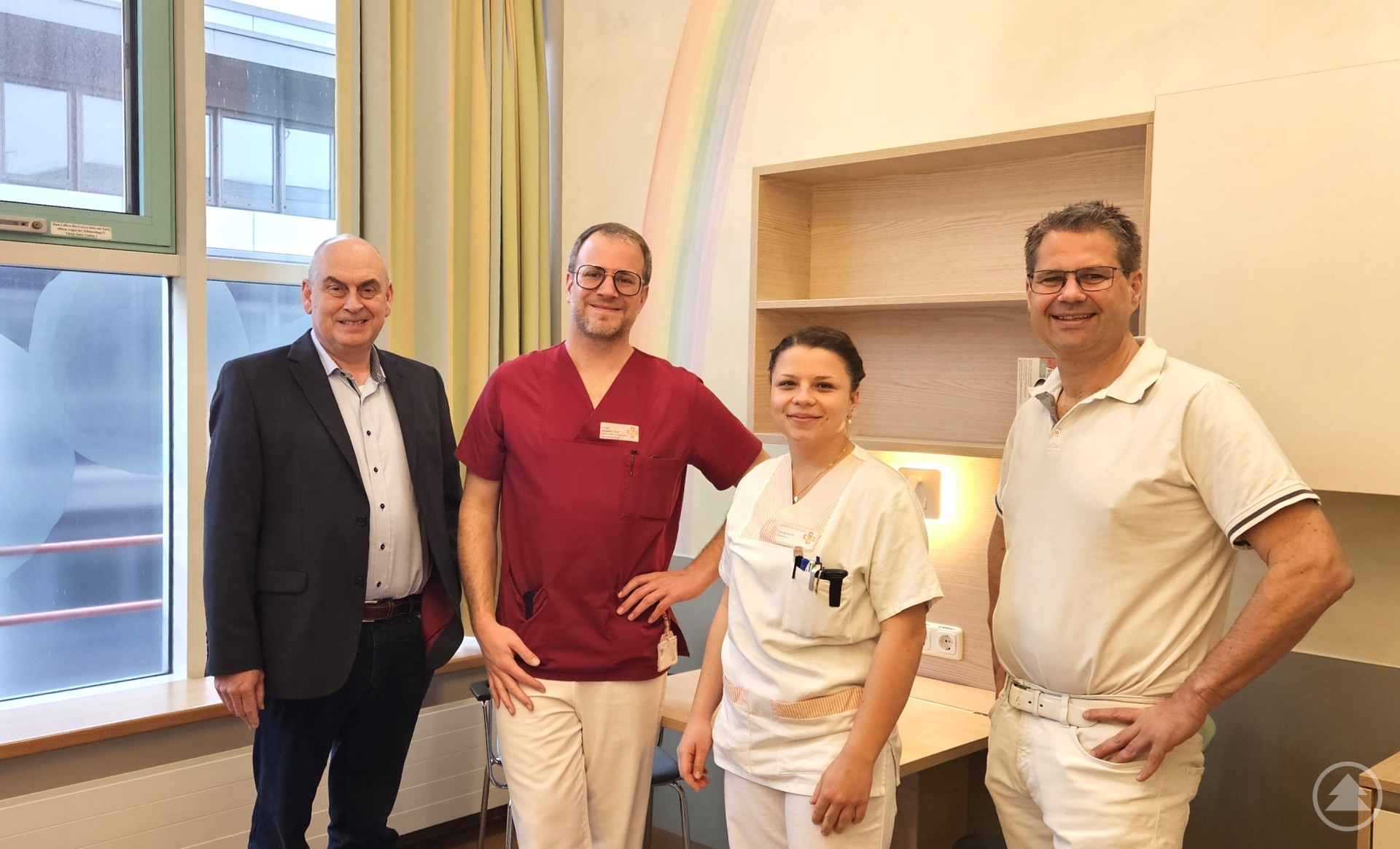 (v. l.) Kinderklinik-Geschäftsführer Reinhard Schmidt, Palliativmediziner OA Dr. Benedikt Steif, Pflegekraft Carina Barrero (Station 3) und Chefarzt Prof. Dr. Matthias Keller