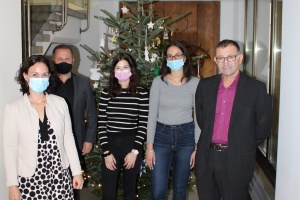 Adventliche Aktion mit dem Kindergarten Stadtzentrum Passau lässt Christbaum der Arbeitsagentur erstrahlen