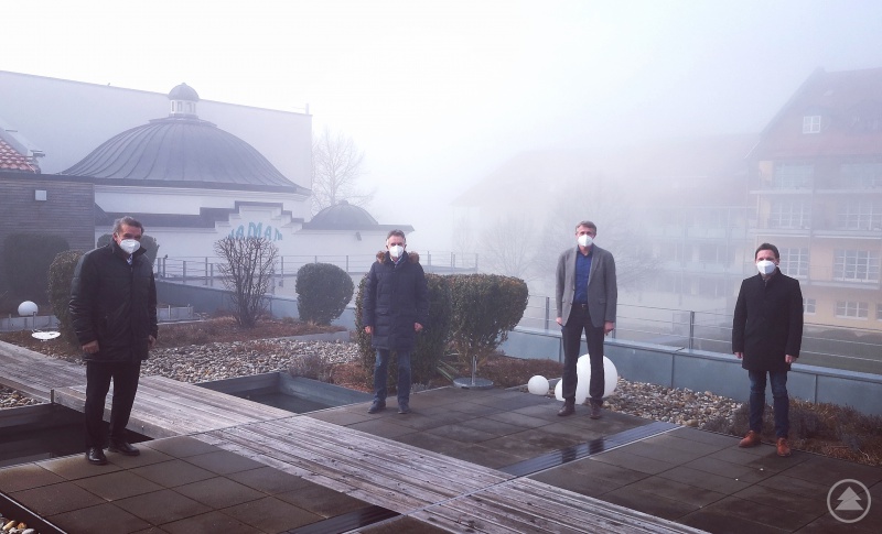 Klare Forderung in Richtung München: Bad Griesbachs Bürgermeister Jürgen Fundke, MdL Walter Taubeneder, Wohlfühl-Thermen-Werkleiter Franz Altmannsperger und Bad Griesbachs Tourismusdirektor Dieter Weinzierl er-warten von Ministerpräsident Söder, dass er sich im Zuge der anstehenden Bund-Länder-Beratungen bei Kanzle-rin Merkel für Öffnungsperspektiven und Planungssicherheiten für Thermen, Hotels und Golfplätze einsetzt.