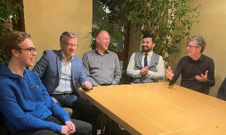 Politiker mit Leidenschaft im Unterricht statt trockener Fakten