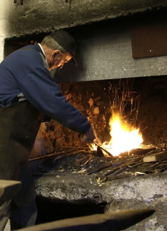 Flyer/Grafik zum Event: Schmieden in der alten Dorfschmiede am Di., 08.04.2025 - Di., 28.10.2025