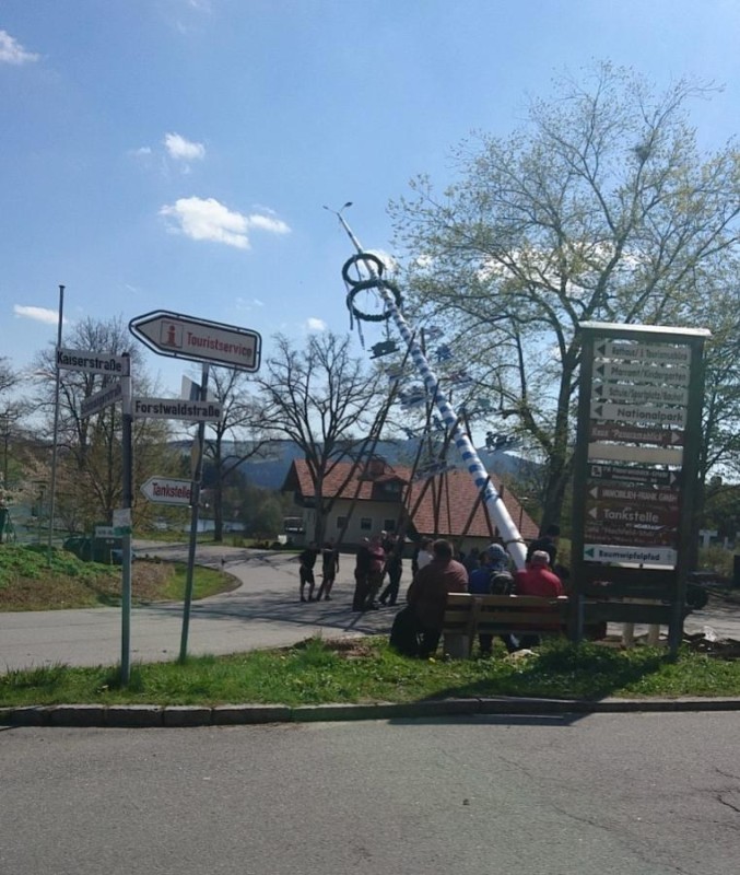 Flyer/Grafik zum Event: Maibaumaufstellen in den Ortsteilen von Neuschönau am Sa., 26.04.2025 - Sa., 03.05.2025