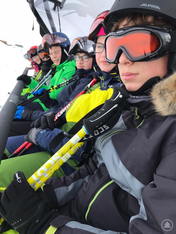 Schüler des LLG im Skilift