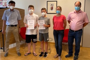 Zwei Schüler des Gymnasiums Freyung nahmen an der Fürther Mathematikolympiade mit sehr großem Erfolg teil