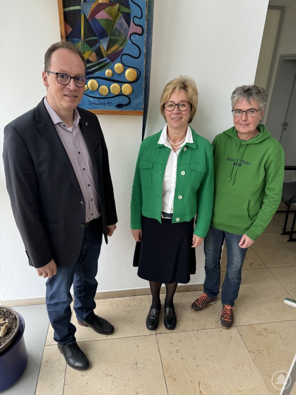 vlnr: MdL Martin Behringer, Bürgermeisterin Jutta Staudinger und Kämmerin Claudia Domaschka
