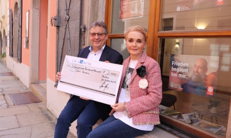 Osterfreude: Passauer Runde spendet 2000 Euro an Caritas Tafel