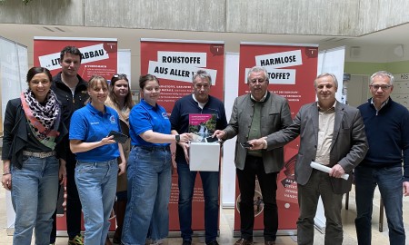 Handysammelaktion mit Ausstellung im Foyer  des Landratsamtes gestartet –  Gemeinschaftsaktion von KJR und ZAW