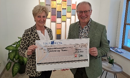 Mit alten Briefmarken Menschen helfen