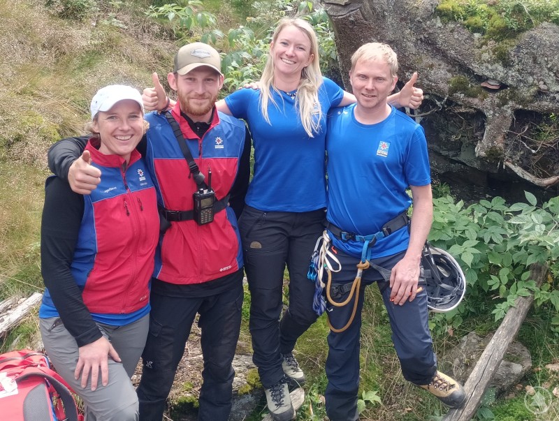 letzte Prüfung geschafft! (v.li. Ausbilderin Christine Lagerbauer, Florian Reindl, Maria Stockbauer, Ausbildungsleiter Matthias Stockbauer