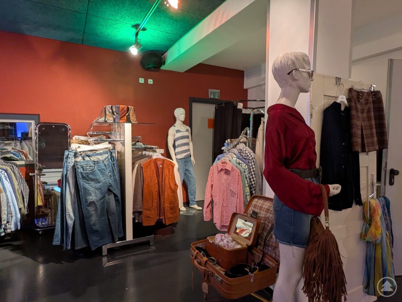 Auch die Abteilung für Herren wächst mit jeder Kleidertauschparty Kleidertausch mit Second-hand-Mode für Männer im 4You