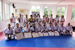 Karate Schwarzgurtprüfungen gemeistert – Erfolg für Bayerwald Karateka