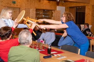 Drei : Dekonstruktion = „Unspektakulär Verändert“