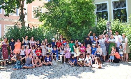 Abschiedsfest des Städtischen Kinderhortes und der Städtischen Kinderkrippe. Neueröffnung im Herbst unter neuen Namen