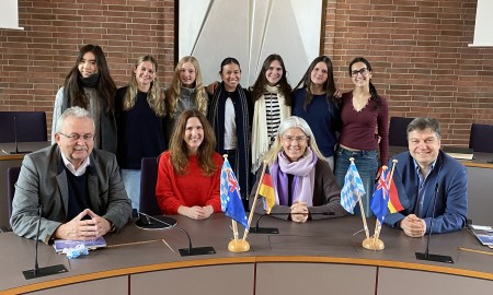 Australische Gastschülerinnen besuchen das Landratsamt Straubing-Bogen