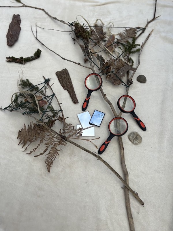 Flyer/Grafik zum Event: Kinderauszeit im Wald mit Picknick und Bastelangebot am Mo., 01.06.2026 von 14:00 bis 17:00 Uhr