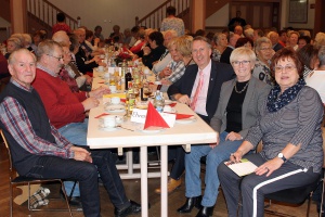 Senioren tanzten in der Stadthalle