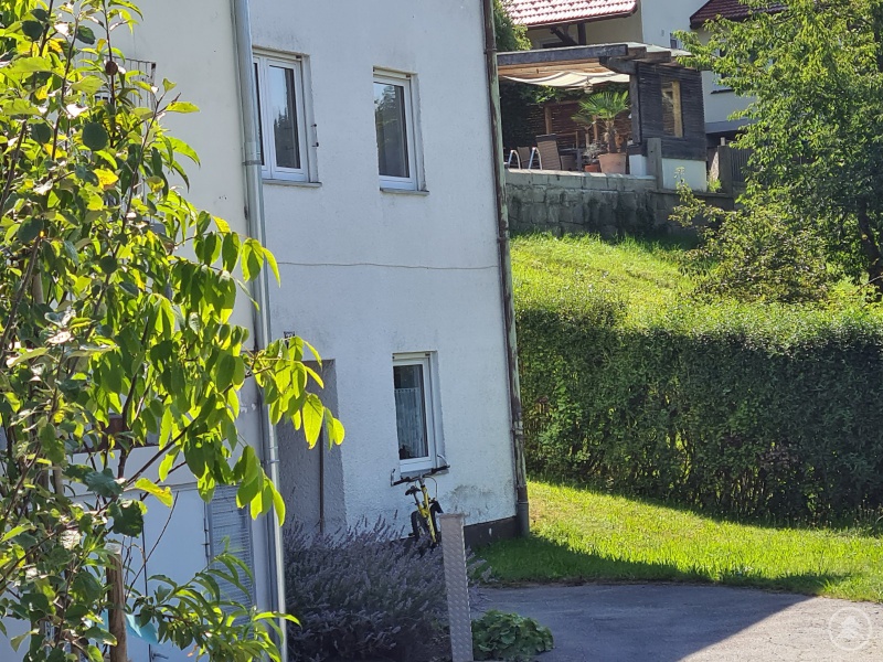 Neben dem ehemaligen Schwesternwohnheim in Waldkirchen, das das „Ambulant Betreute Wohnen“ in der Freyunger Froschau eine Heimat gefunden.