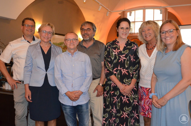 (v.l.) Prof. Dr. Matthias Keller, Roswitha Toso, Dipl.-med. Claus-Dieter Thiem, Dr. Peter Seidl, Dr. Veronika Vollath, Hilde Greiner und Susanne Wällisch.