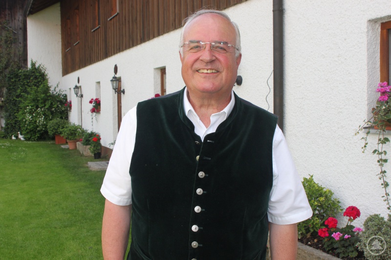 Zwölf Jahre lang stand Peter Schmid als Präsident an der Spitze des DEHOGA-Verbands Baden Württemberg. Jetzt lebt er im Bayerischen Wald - und ist als örtlicher Vermieter und Tourismus-Experte überzeugt, dass das Miteinander in der Ferienregion Nationalpark Bayerischer Wald ein wichtiger Schritt für die Zukunft im Tourismus und die Region ist.