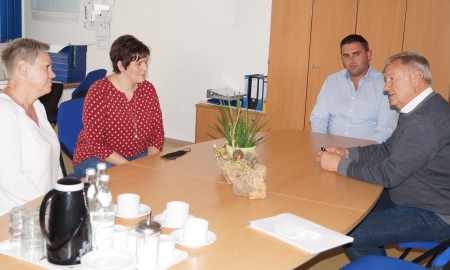 „Gemeinsam haben Personal und Politik eine Menge erreicht“ – Stellvertretender Landrat Bernhard Krempl besucht das Rosenium