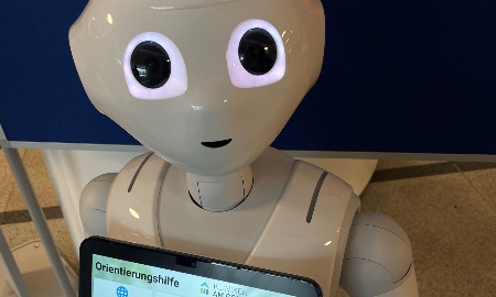 „Hallo, mein Name ist Pepper, kann ich Ihnen weiterhelfen?