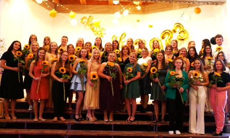 Das Leben wie ein Fest feiern.  48 angehende Erzieherinnen des BBZs der Caritas in Zwiesel feierten ihren Abschluss