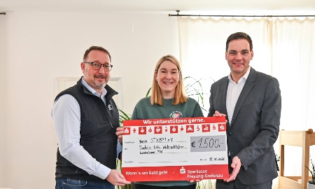 Mitarbeitende des Landratsamts spenden 1500 Euro f&uuml;r Forschung und Hilfe bei seltener Genmutation