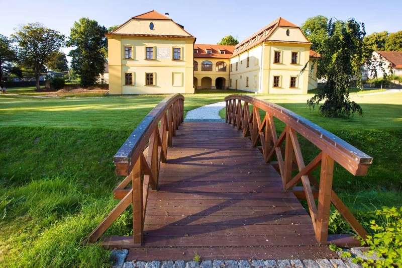 Flyer/Grafik zum Event: Busreise zu kleinen Schlössern im Böhmerwaldvorland am Sa., 28.03.2026 von 07:45 bis 21:00 Uhr