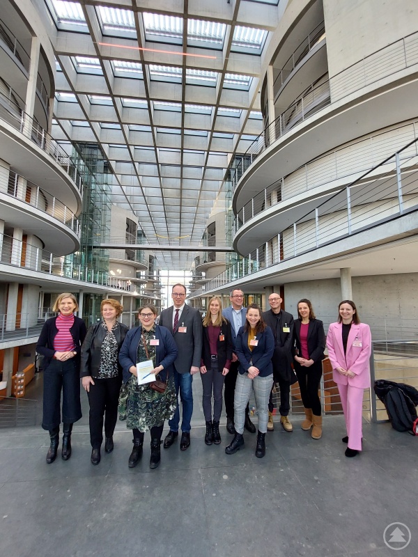 Das Ilzer Land stellt beim Besuch im Bundestag die Chancen und Herausforderungen des „SmartesLand-Projekts“ vor.