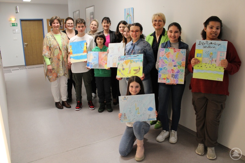 Christine Reitberger, Magdalena Brunner, Nina Lehner, Eva-Maria Kelch und Sabine Mayerhofer mit den Schülerinnen und Schülern.