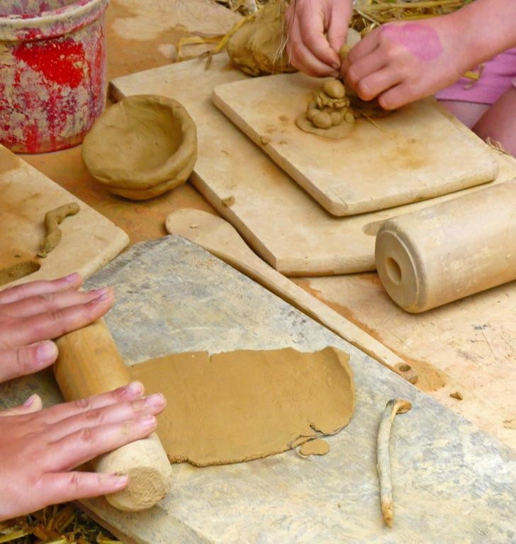 Flyer/Grafik zum Event: Töpferwerkstatt für Kinder am Do., 31.10.2024 von 11:00 bis 14:00 Uhr